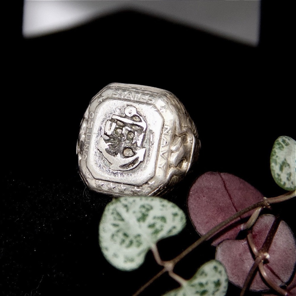 Vintage‎ USN United States Navy Sterling Silver Class Ring Signet Eagle Size 8